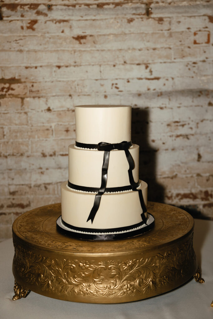 Elegant and simple wedding cake for black tie wedding in Nashville