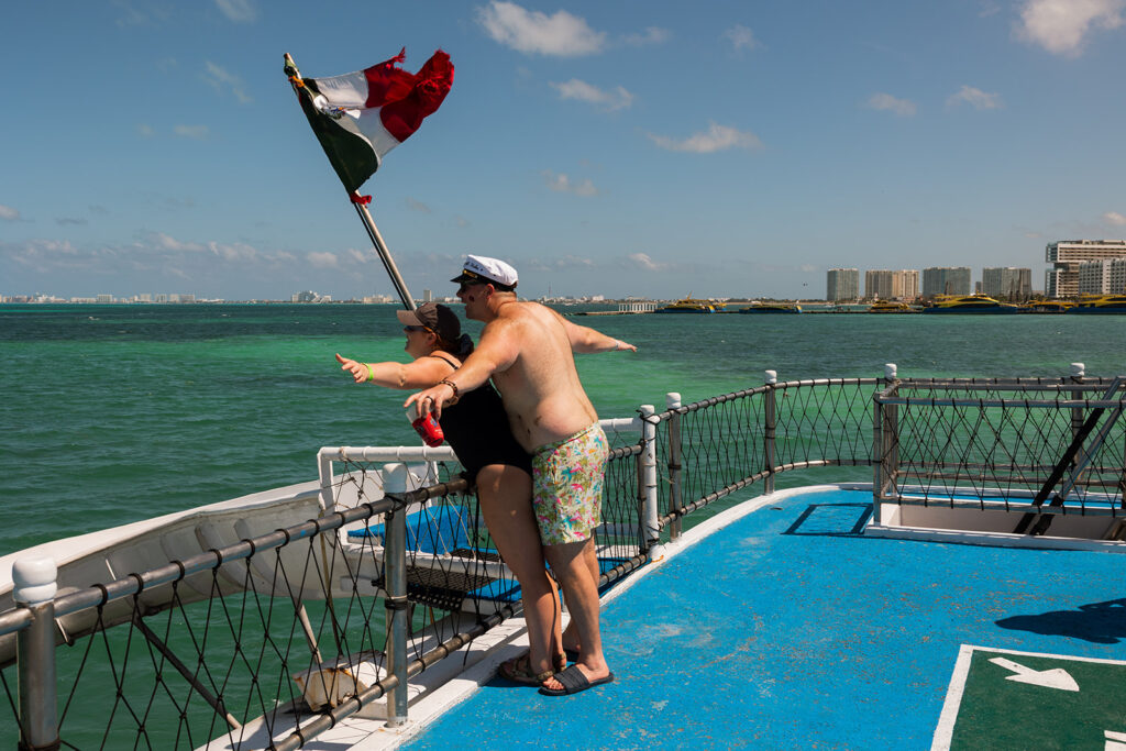 Bride and groom mimic Titanic pose on Mexican boat ride